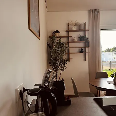 Shanghai 3-zimmer Seeblick-wohnung Mit Garten
