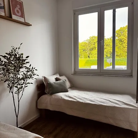 Shanghai 3-zimmer Seeblick-wohnung Mit Garten *
